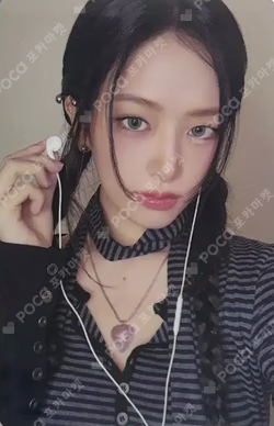 REVIVE+ LOVED IVE ver. STARSHIPSQUARE YUJIN photocard image