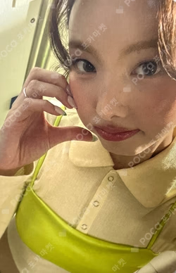 fwee NAYEON photocard image