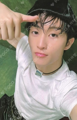 The Firstfruit YIZHIYU MARK photocard image