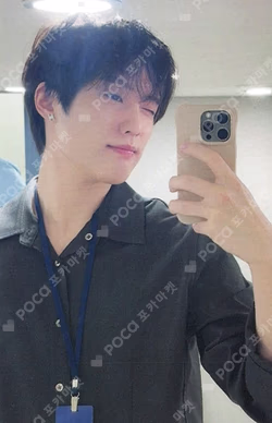 Unexpected YIZHIYU JACOB photocard image