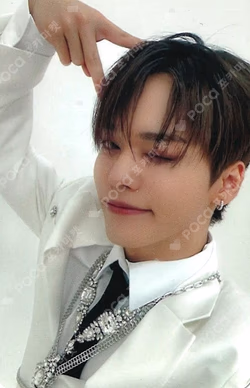 SPOTLIGHT IN SEOUL HARDCOVER PHOTOCARD BINDER U photocard image