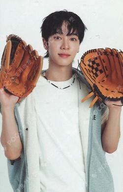 2026 SEASON'S GREETINGS CALENDAR TRADING PHOTO CARD LEE GI KWANG photocard image