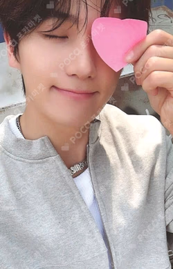 2026 SEASON’S GREETINGS [SKATER BOYZ] HYUNJAE photocard image