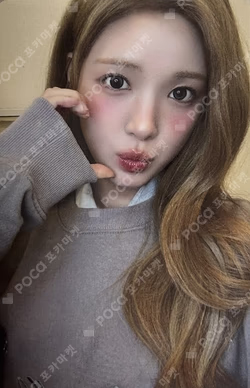 2026 Hearts2Hearts FANMEETING [HEARTS 2 HOUSE] SWEATSHIRT SET YUHA photocard image