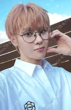 2026 SEASON'S GREETINGS KUN photocard image