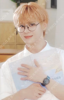 2026 SEASON'S GREETINGS KUN photocard image