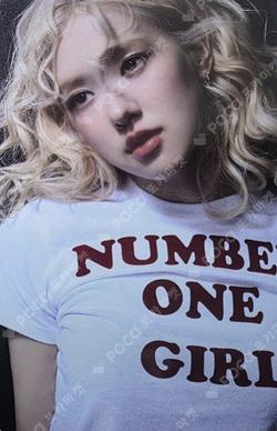 ROSÉ Encore Pop-up in Seoul ’one year of rosie‘ number one girl T-shirt (album cover ver.) ROSE photocard image