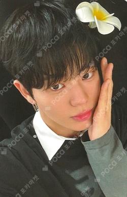 HOT MESS WITHMUU MUNJUNGHYUN photocard image