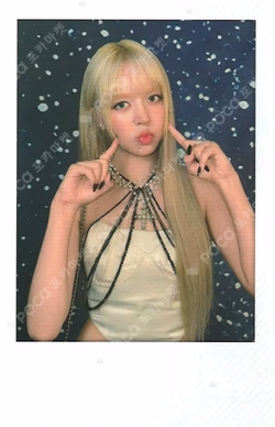 NMIXX POP-UP STORE [EPISODE 1: ZERO FRONTIER] MIXXFFY MAGNETIC CARD WALLET Lily photocard image