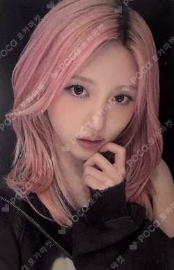 REVIVE+ OLIVE YOUNG GAEUL photocard image