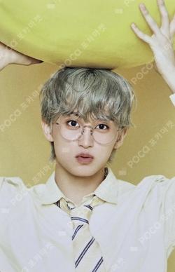 2026 SEASON'S GREETINGS PHOTO PACK MARK photocard image