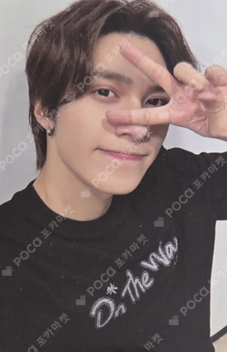 2024 WayV CONCERT [ON THE Way] T-SHIRT HENDERY photocard image