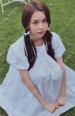 2026 SEASON'S GREETINGS RANDOM TRADING CARD SET A ver. Carmen photocard image