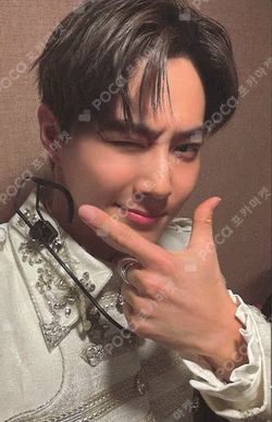 REVERXE Fanshowcase  UNBOXING EVENT WEVERSE SUHO photocard image