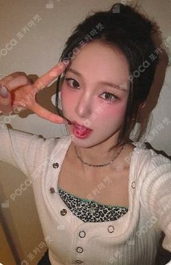 2026 SEASON'S GREETINGS [BETWEEN FRIENDS&FOREVER] SOUND WAVE YUJIN photocard image