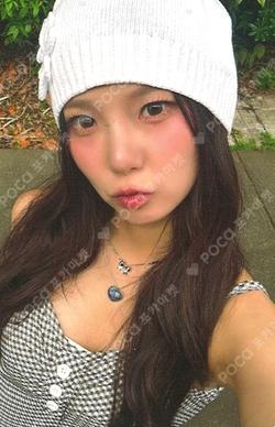 2026 SEASON'S GREETINGS [BETWEEN FRIENDS&FOREVER] YUJIN photocard image