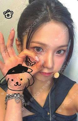 BUBBLE GUM MAKESTAR YUJIN photocard image