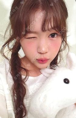 2026 SEASON'S GREETINGS RANDOM TRADING CARD SET B ver. YE-ON photocard image