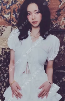 2026 SEASON'S GREETINGS RANDOM TRADING CARD SET B ver. KARINA photocard image