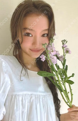 MEOVV 2026 The 1st Season’s Greetings [MEOVV] ELLA photocard image