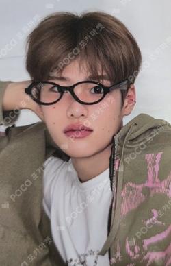2026 SEASON'S GREETINGS MINI PHOTO BOOK SET SOHEE photocard image