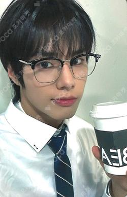 Trophy BEATROAD Hwang Seong Bin photocard image