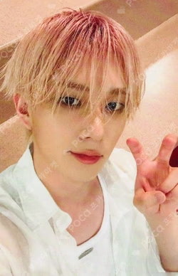 UNIQUE Light Keyring Ver. APPLEMUSIC THEO photocard image