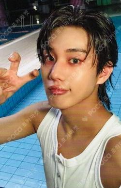 UNIQUE Light Keyring Ver. APPLEMUSIC INTAK photocard image