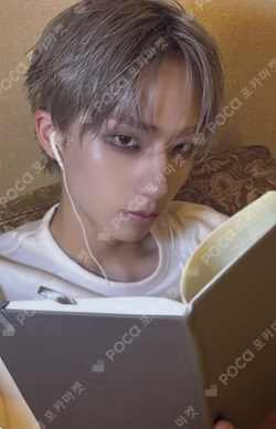 UNIQUE Barnes & Noble Exclusive JIUNG photocard image