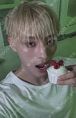 UNIQUE HMV Exclusive KEEHO photocard image