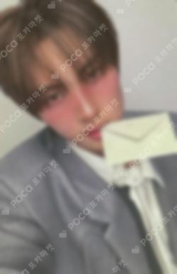 play hard YIZHIYU YOUNGJAE photocard image