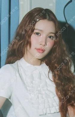 2026 Hearts2Hearts SEASON'S GREETINGS VIDEO EDITION WEVERSE A-Na photocard image