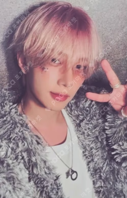 UNIQUE C Ver. THEO photocard image