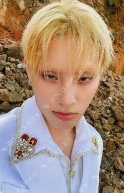 UNIQUE Light Keyring Ver. KTOWN4U KEEHO photocard image