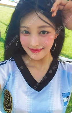 iLy BROADCAST SOHA photocard image