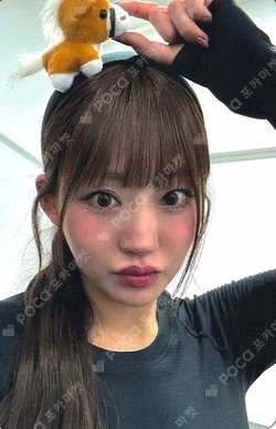 224 b.stage+ LUCKY DRAW JULIE photocard image