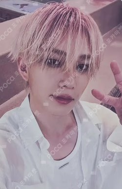 UNIQUE B Ver. THEO photocard image