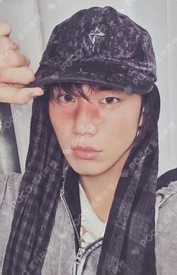 UNIQUE A Ver. INTAK photocard image