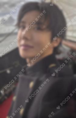 ARIRANG WEVERSE  LUCKY DRAW J-Hope photocard image