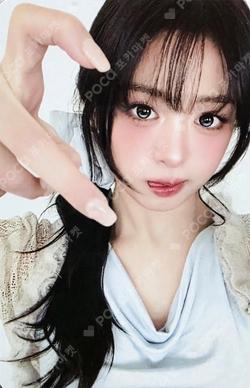 Banila Co AHYEON photocard image