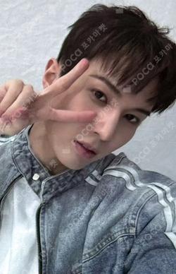 2026 WHIB 1st CONCERT [GO UP : Our era] OFFICIAL FAN LIGHT + PHOTO CARD SET UGeon photocard image