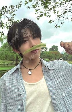 Electric Heart : Born to Glow BROADCAST YUN GYU photocard image