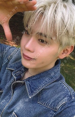 ZEROBASEONE KIM TAERAE photocard image