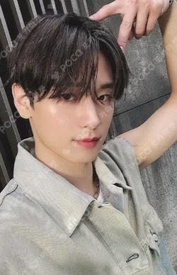 a;effect YIZHIYU JUYEON photocard image