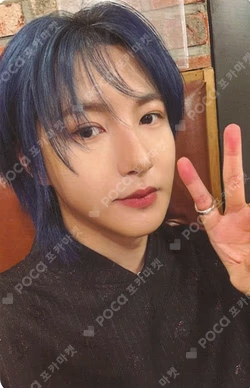 DREAMSCAPE POP-UP with LINE FRIENDS PVC PHOTO CARD HOLDER KEYRING