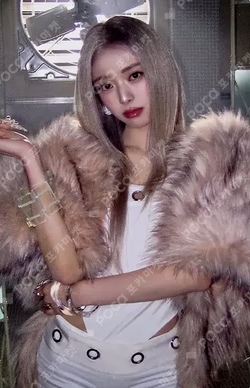 Ice Cream POCAALBUM A Ver. YUNA photocard image