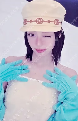 ITZY YUNA photocard image