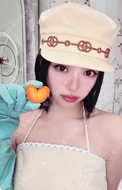 Ice Cream POP-UP STORE TRADING CARD YUNA photocard image