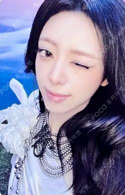 ITZY YUNA photocard image