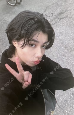 LNGSHOT STICKERS LOUIS photocard image